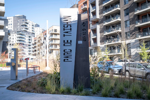 LaSalle Taishan Park identification marker, calligraphy design by Ngan Siu Mui